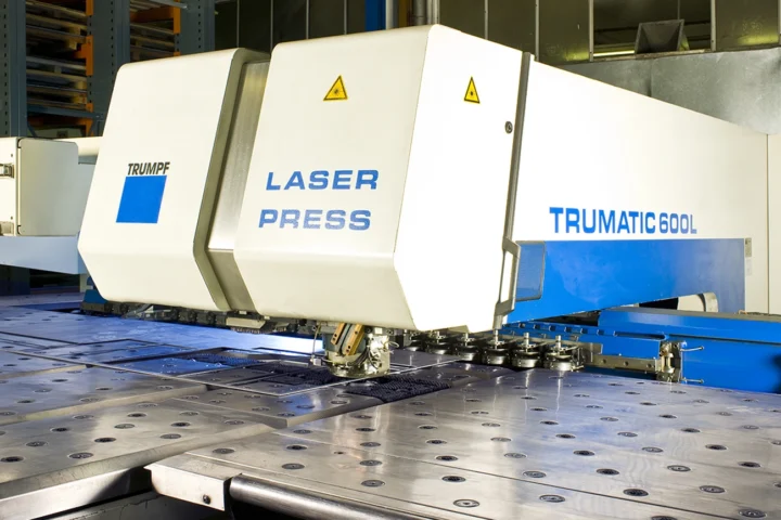 CNC-Laserschneid- und Nibbelmaschine